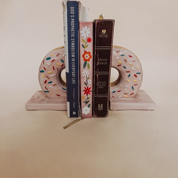 Donut Book Ends - Picture 2 of 2